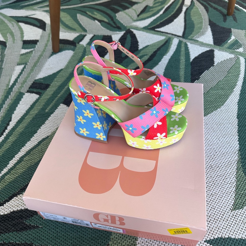 FLOWER POWER…..GB platform heels size 6 and like new! Bright multi-colored. - Picture 8 of 10